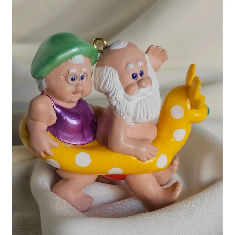 Hallmark Keepsake 1998 Santa Mrs Claus Summer Vacation Reindeer Float Ornament